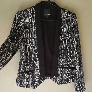 Trouve Women's Black and White Blazer